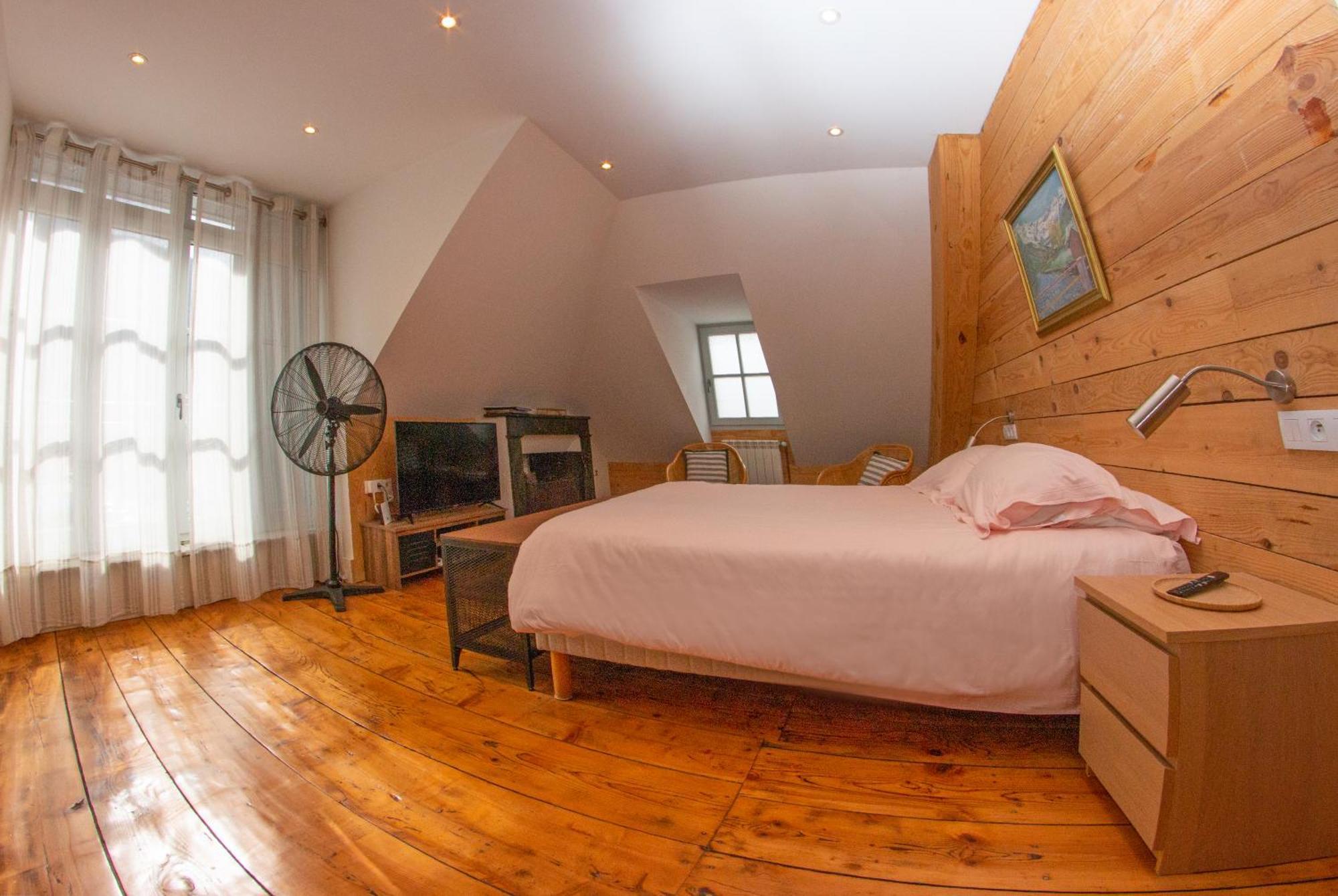 Le 41 Avenue Foch Hotel Bagnères-de-Luchon Buitenkant foto