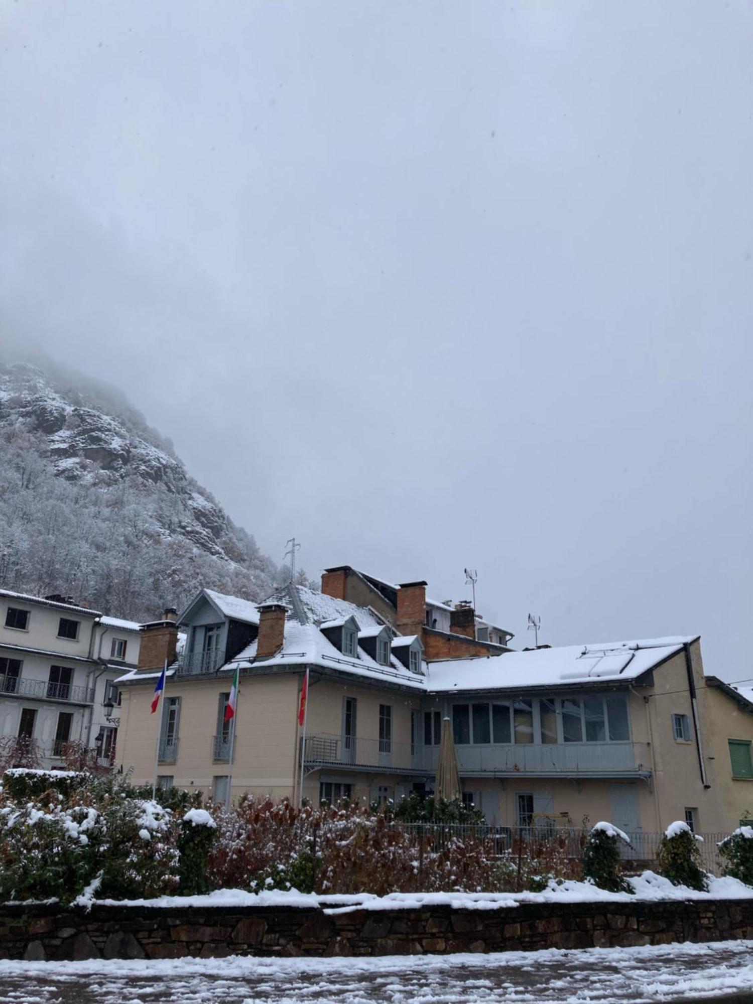 Le 41 Avenue Foch Hotel Bagnères-de-Luchon Buitenkant foto
